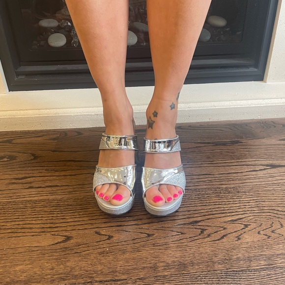 Silver black heel platform sandals. 4inch heel platform . Never worn. - Picture 6 of 6